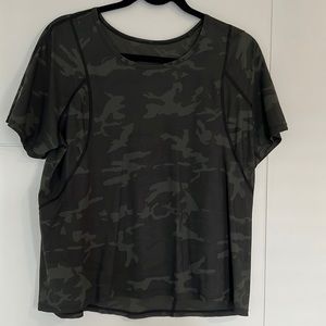 Outrun the heat Camo print lululemon top